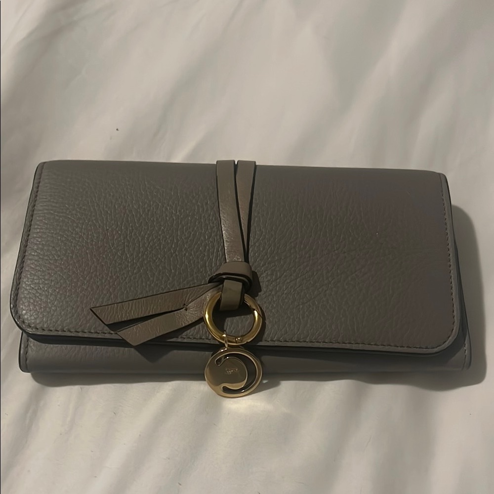 Cream/Tan Leather wallet elegant for any occasion.